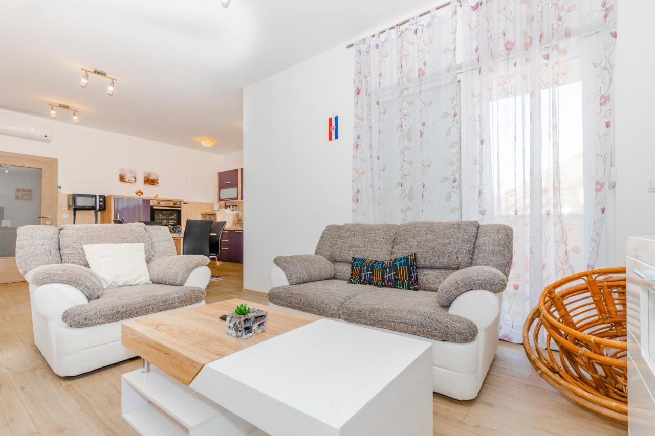 Spacious 2-Bedroom Apartment With Terrace And Parking Cavtat Eksteriør billede